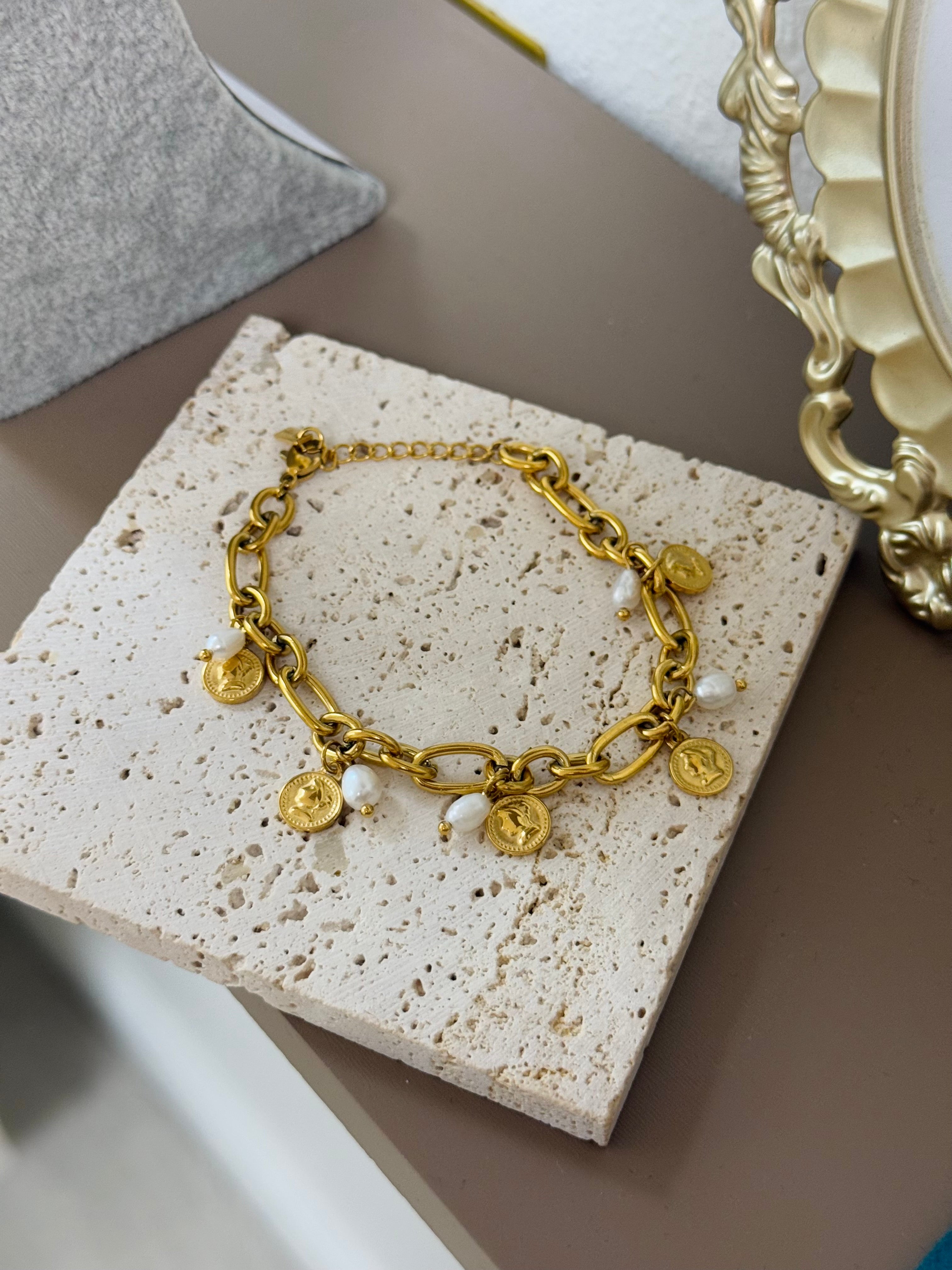Queen Coins bracelet