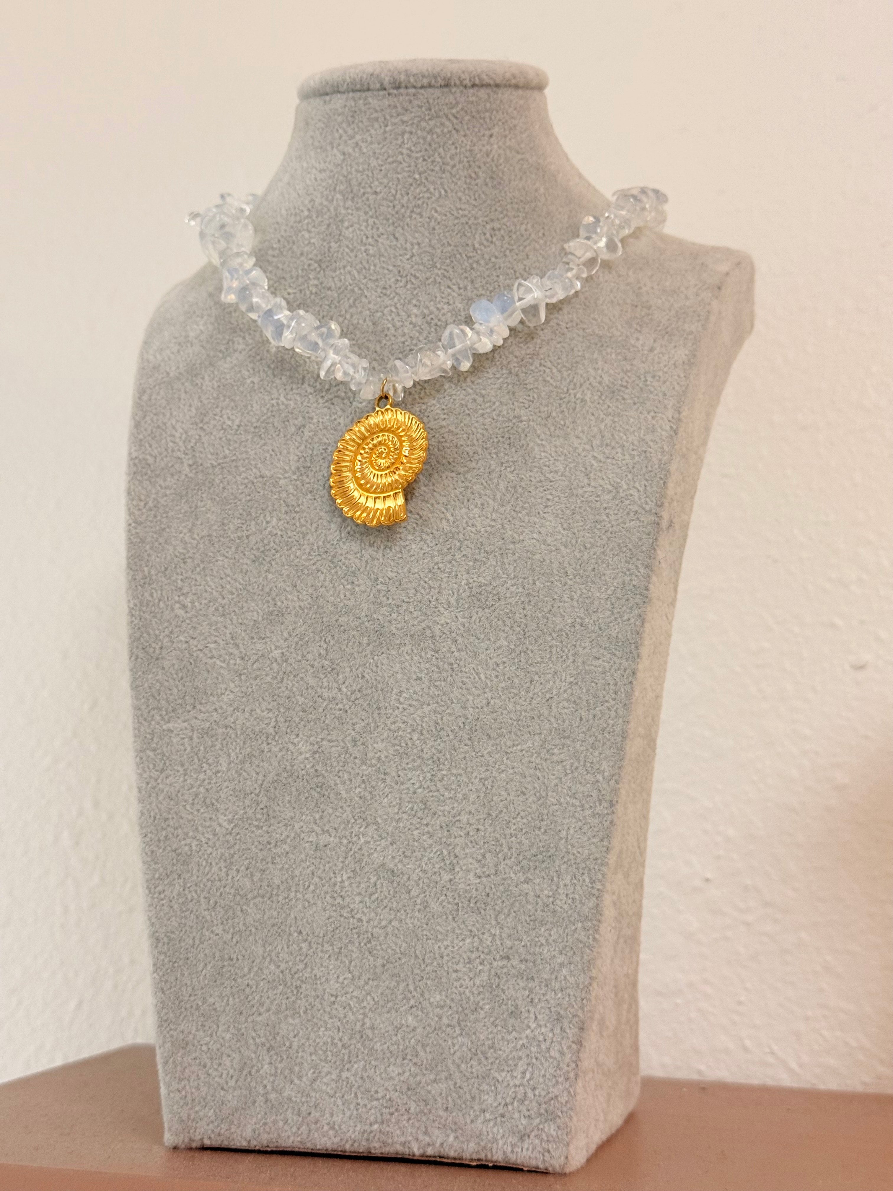 Snail Clear Neck