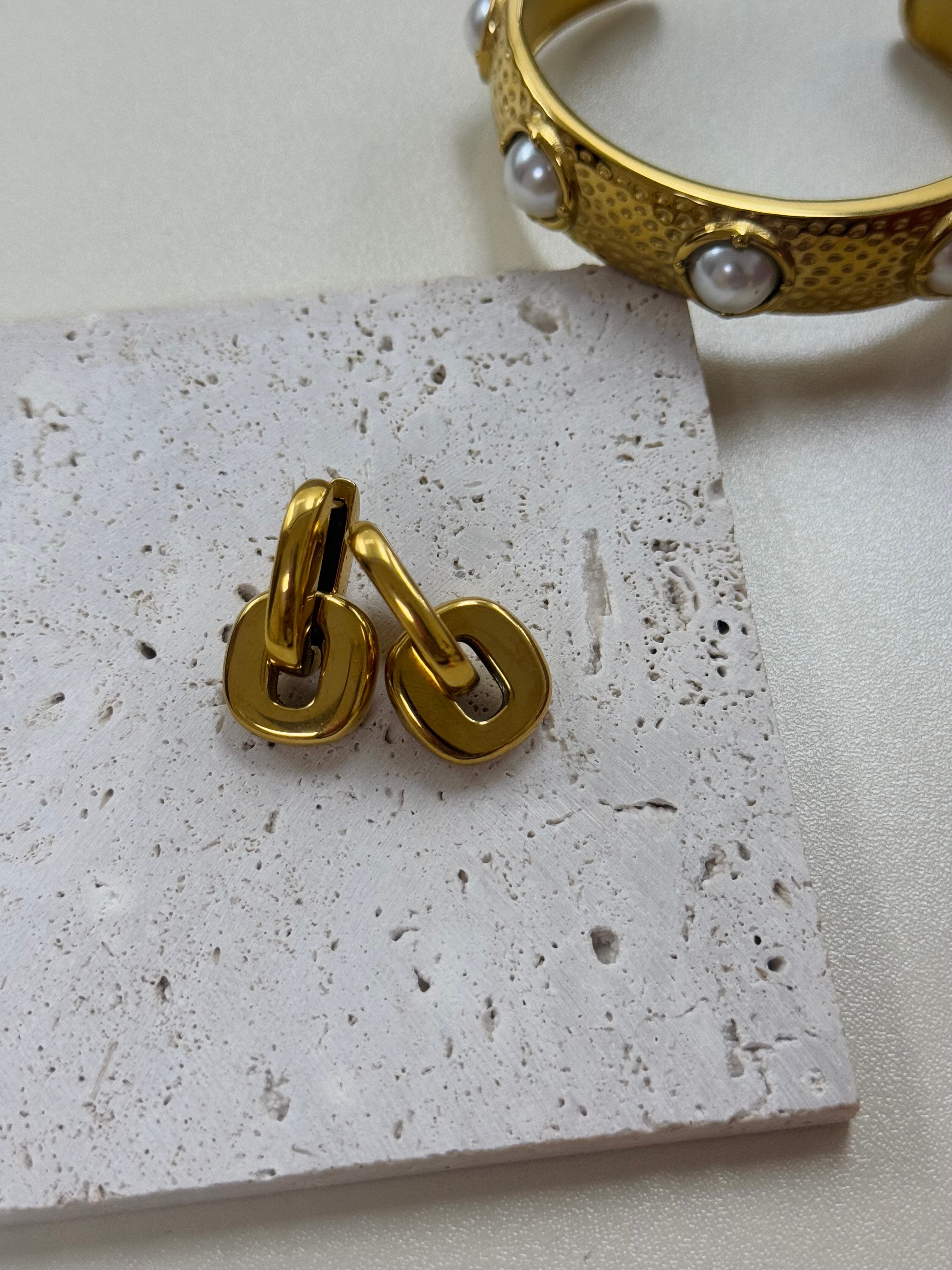 Chunky Gold earring